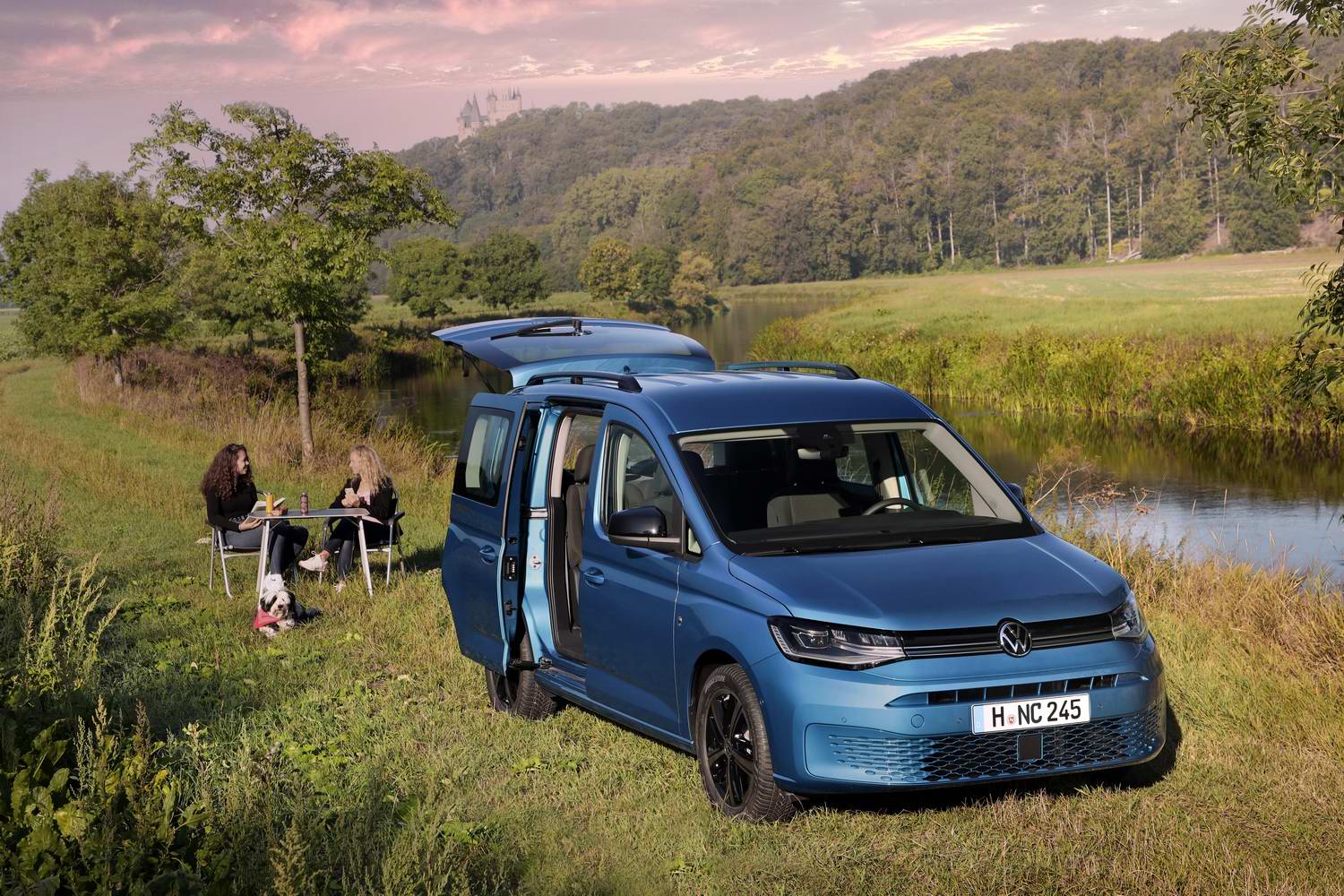 Volkswagen shows off Caddy Camper - car and motoring news by CompleteCar.ie