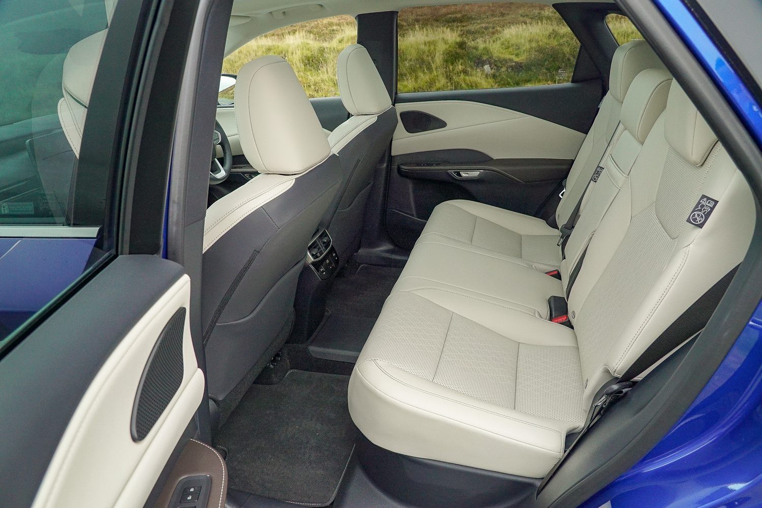 Lexus RX 450h+ F Sport Design (2024) Lexus RX 450h+ F Sport Design (2024)