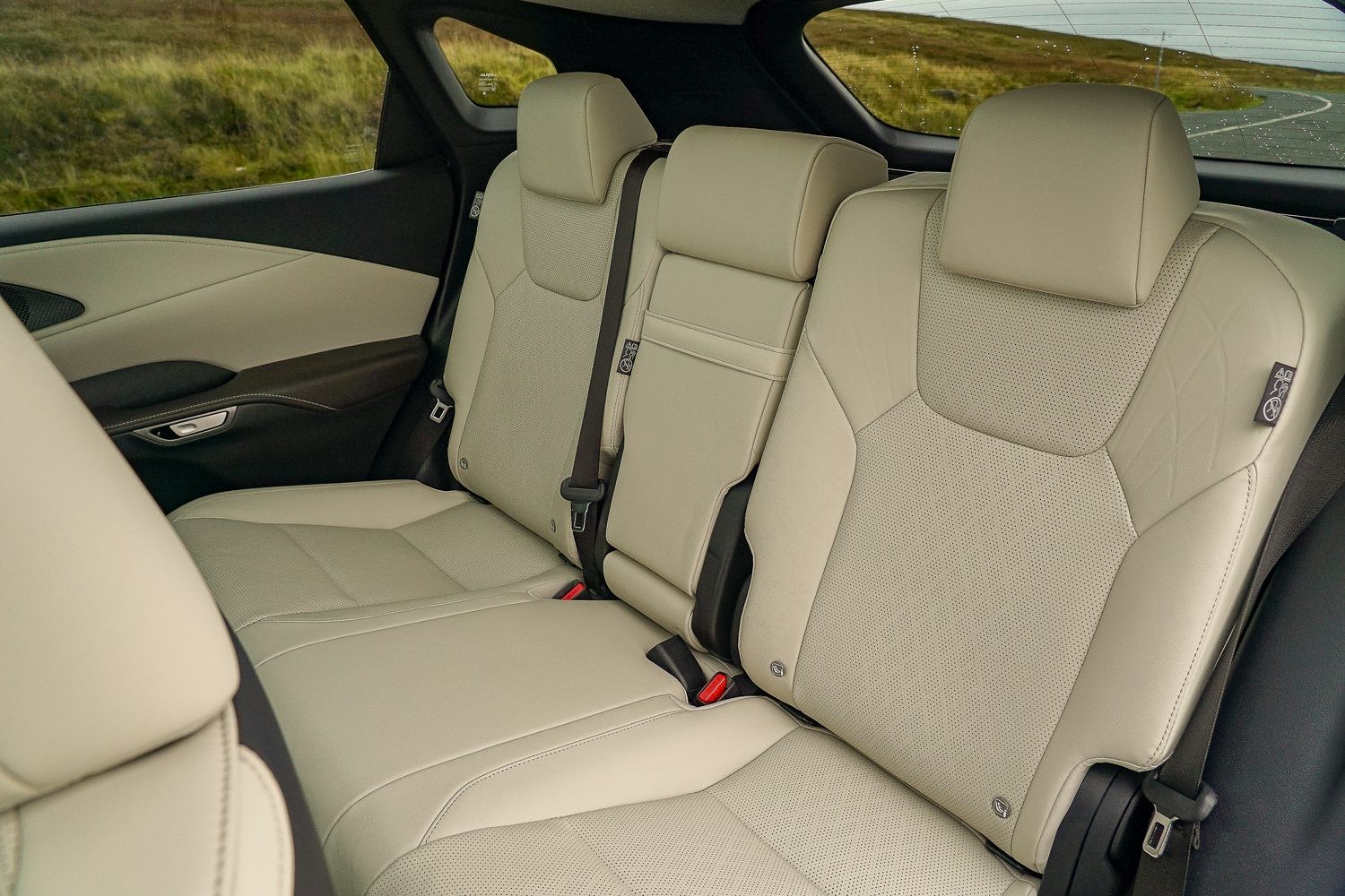 Lexus RX 450h+ F Sport Design (2024) Lexus RX 450h+ F Sport Design (2024)