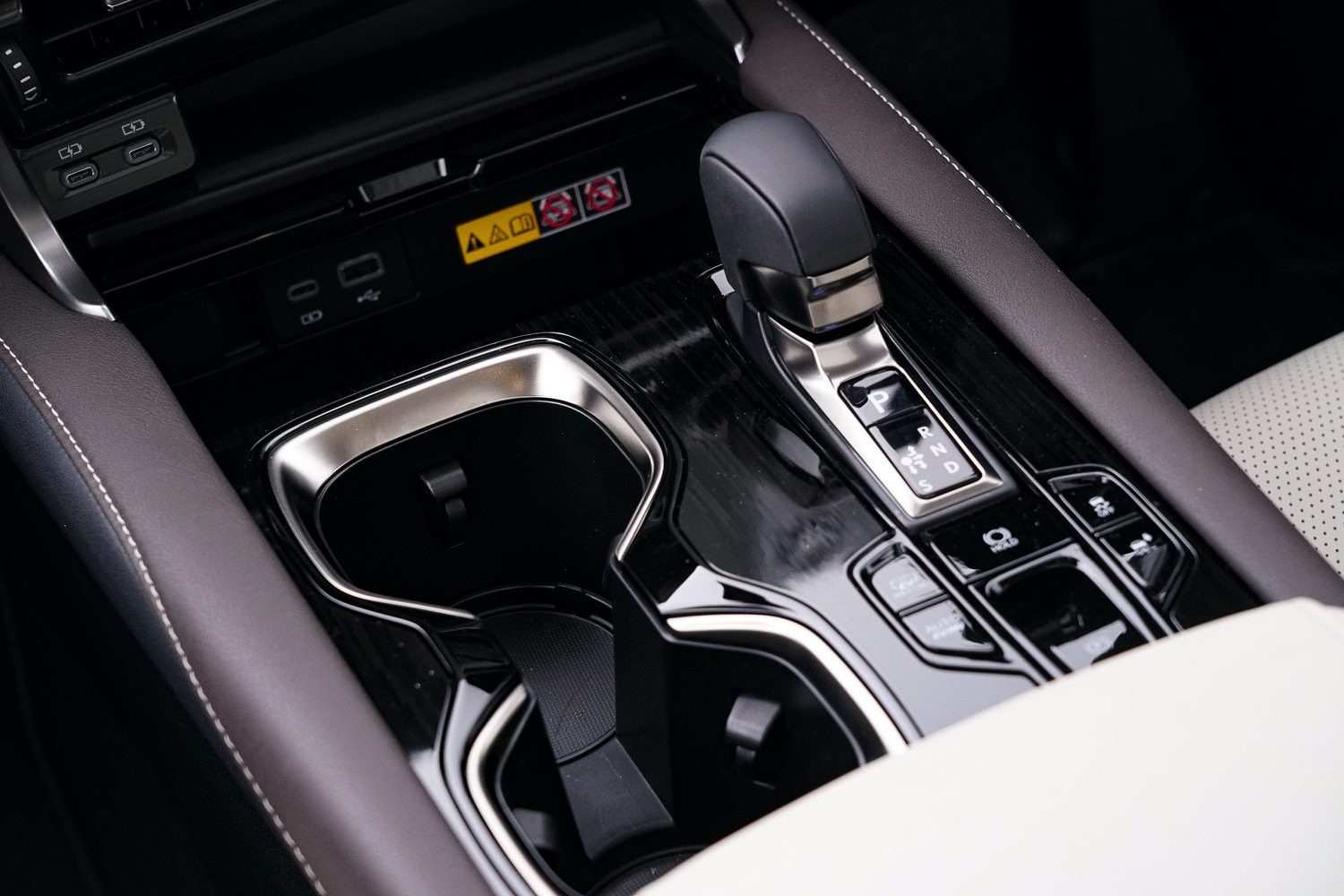 Lexus RX 450h+ F Sport Design (2024) Lexus RX 450h+ F Sport Design (2024)