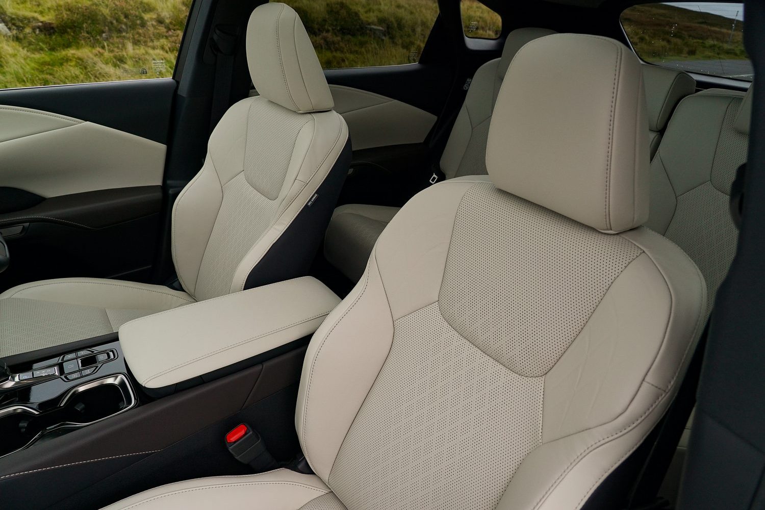 Lexus RX 450h+ F Sport Design (2024) Lexus RX 450h+ F Sport Design (2024)