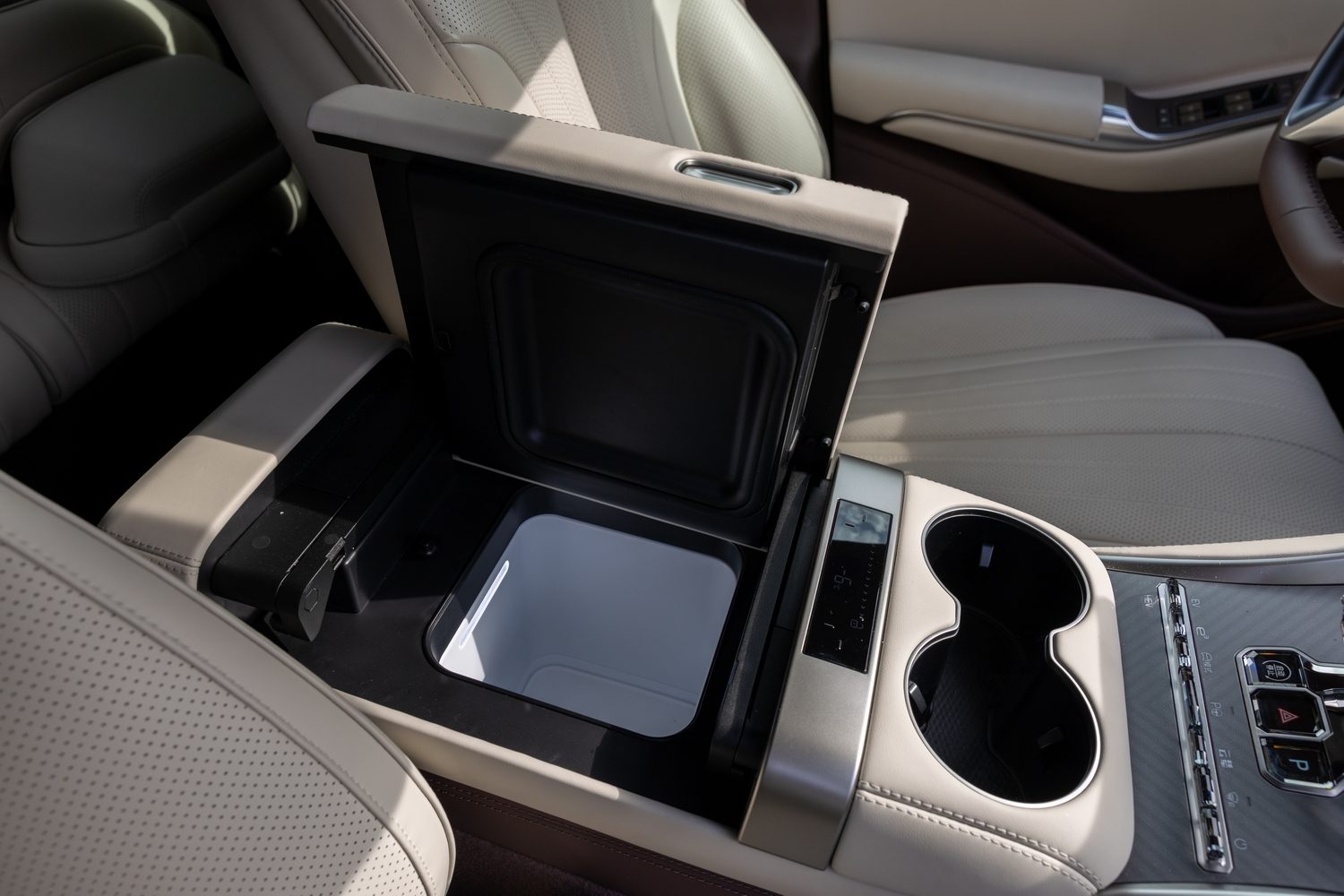 Denza Z9GT DM-i PHEV (2025 Chinese-market model) Denza Z9GT DM-i PHEV (2025 Chinese-market model)