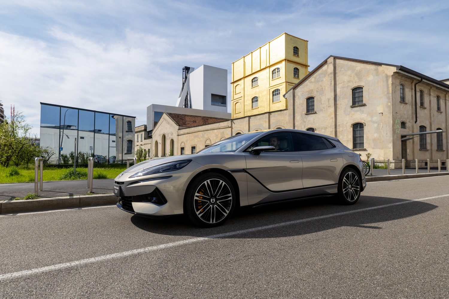 Denza Z9GT DM-i PHEV (2025 Chinese-market model) Denza Z9GT DM-i PHEV (2025 Chinese-market model)