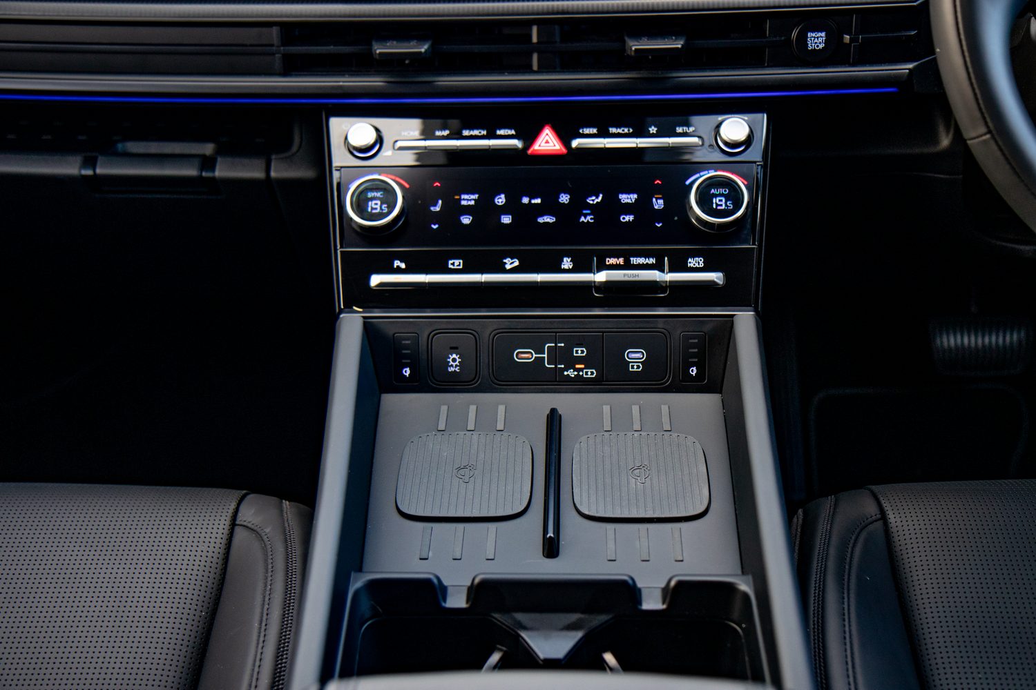 Hyundai Santa Fe 4WD PHEV (2025) Hyundai Santa Fe 4WD PHEV (2025)