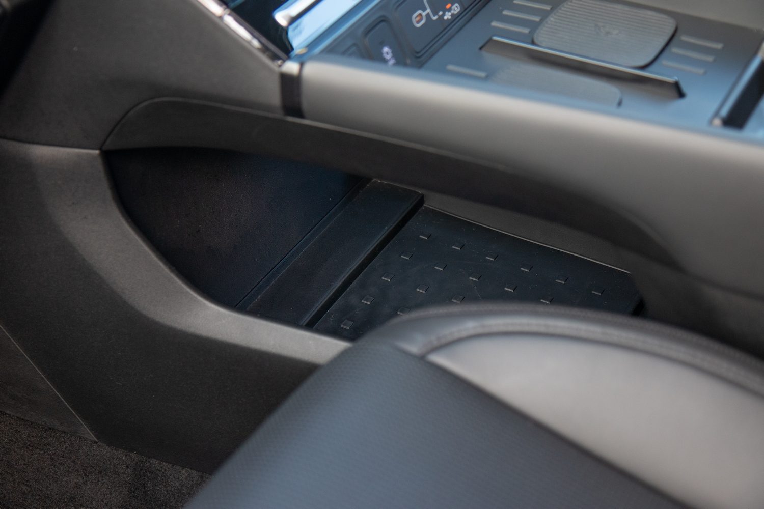 Hyundai Santa Fe 4WD PHEV (2025) Hyundai Santa Fe 4WD PHEV (2025)