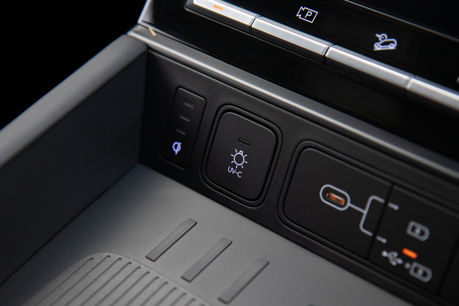 Hyundai Santa Fe 4WD PHEV (2025) Hyundai Santa Fe 4WD PHEV (2025)