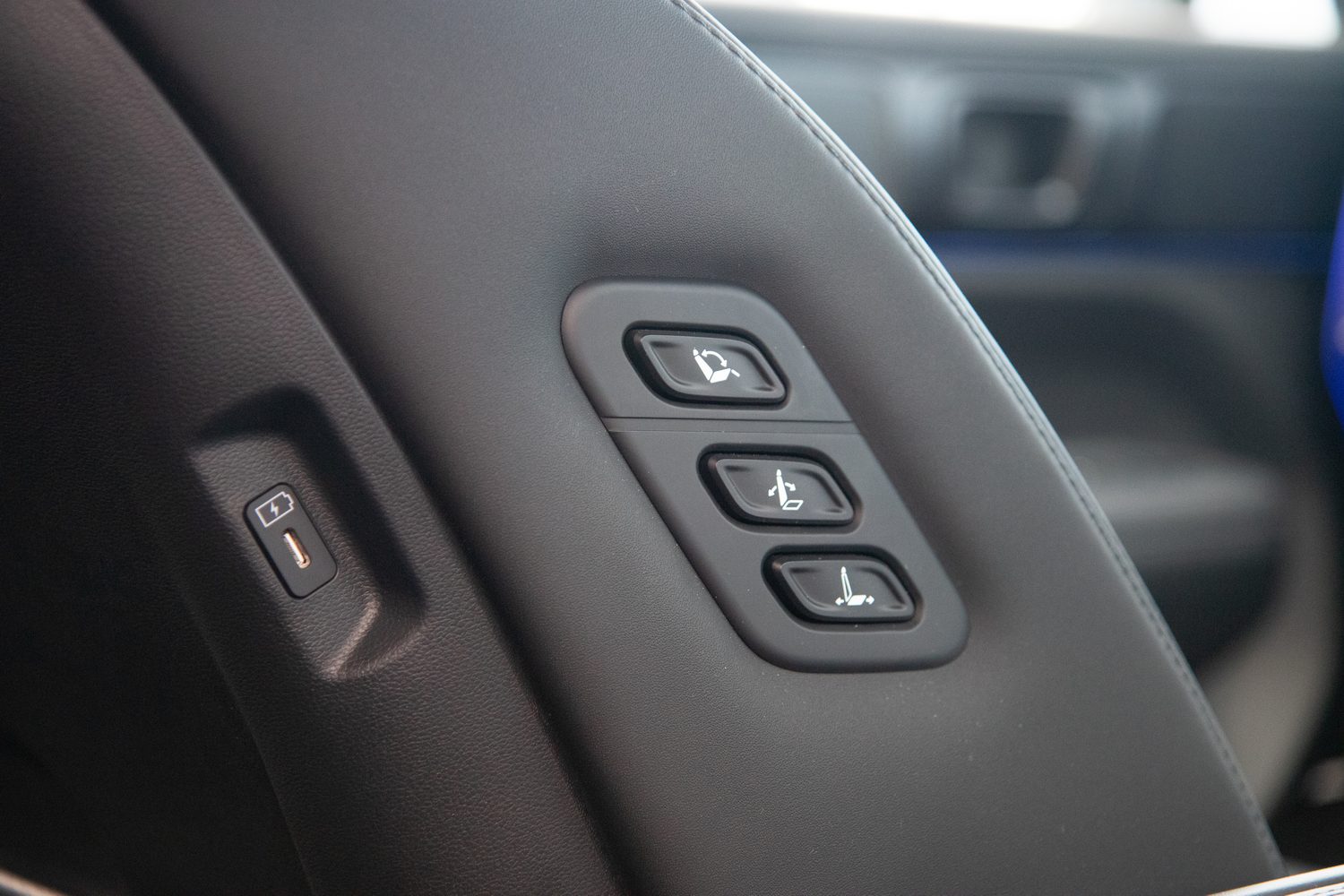 Hyundai Santa Fe 4WD PHEV (2025) Hyundai Santa Fe 4WD PHEV (2025)