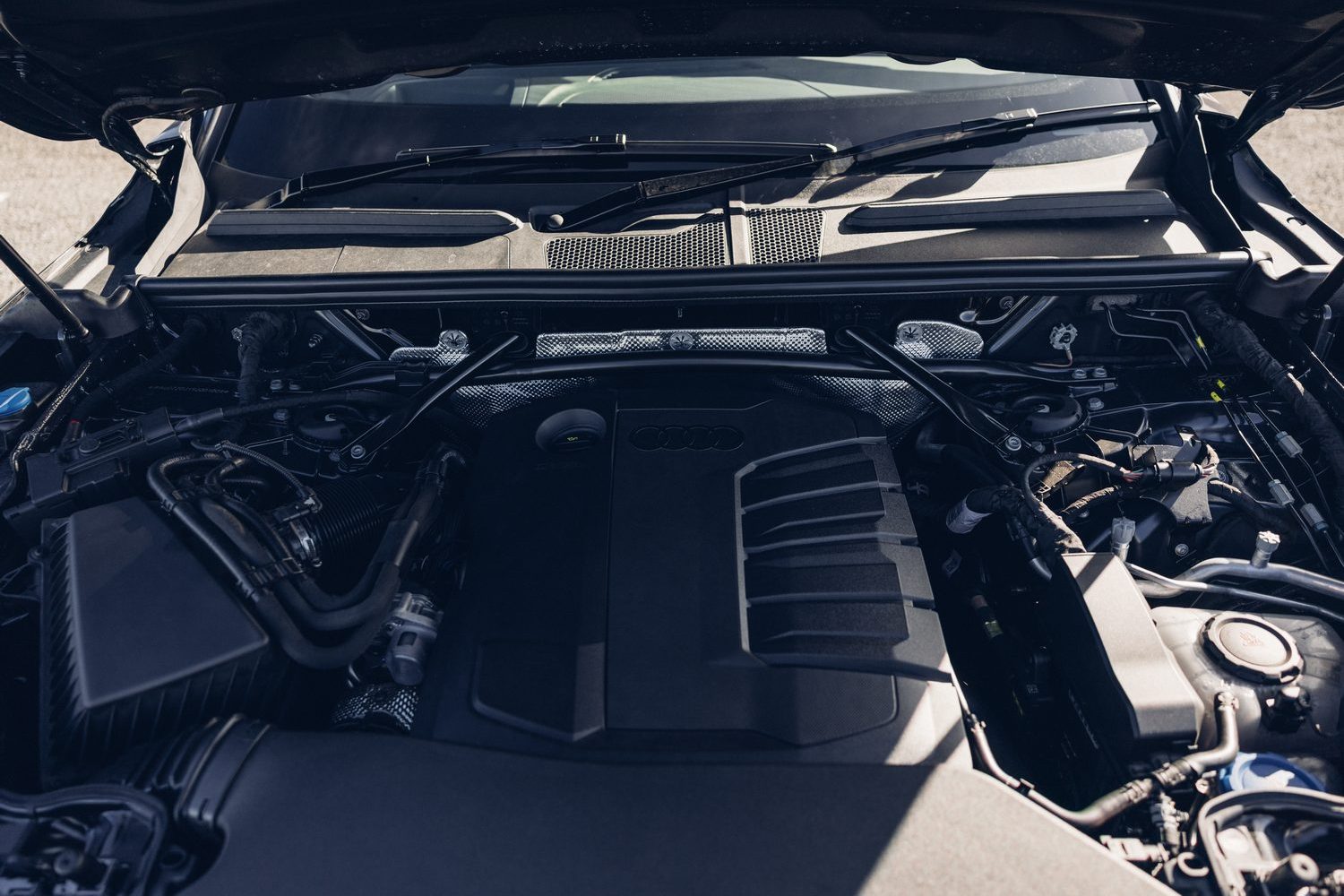 Audi Q5 2.0 TDI quattro (2025) Audi Q5 2.0 TDI quattro (2025)