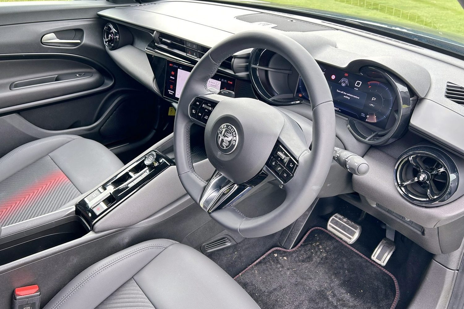 Alfa Romeo Junior Ibrida (2025) Alfa Romeo Junior Ibrida (2025)