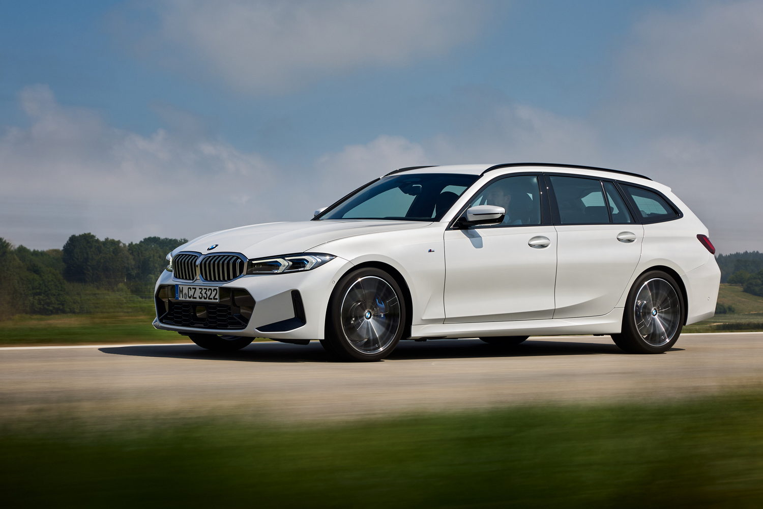 BMW 320d Touring (2023) Reviews Complete Car
