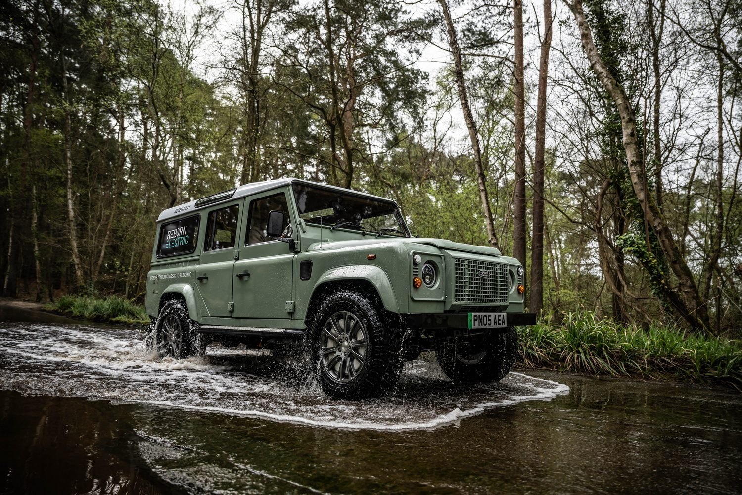 Car Reviews | Land Rover Defender with BEDEO EV system (in 2005 vehicle) | CompleteCar.ie