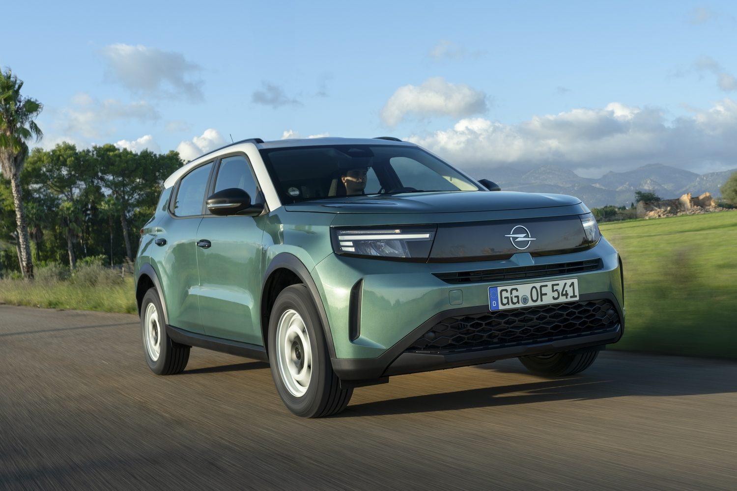 Car Reviews | Opel Frontera Hybrid (2025) | CompleteCar.ie