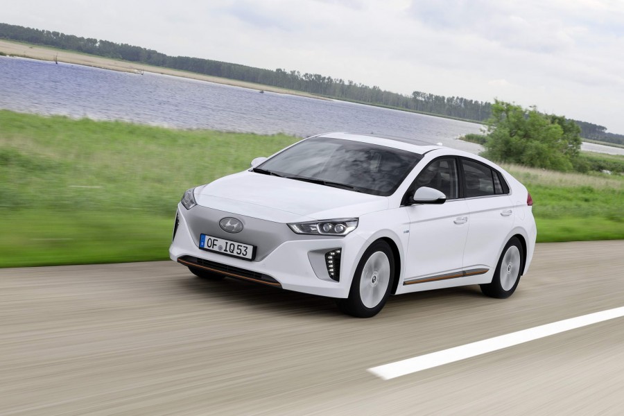 Car Reviews | Hyundai Ioniq Electric | CompleteCar.ie